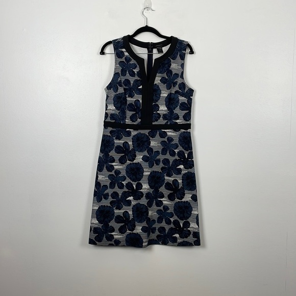 Ann Taylor Dresses & Skirts - Ann Taylor sleeveless dress women size 8 flower print V neck A Line zip closure